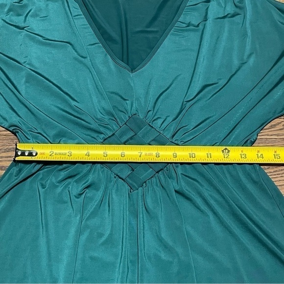 [CHARLOTTE Russe] Green V-neck flowy top - Picture 5 of 6